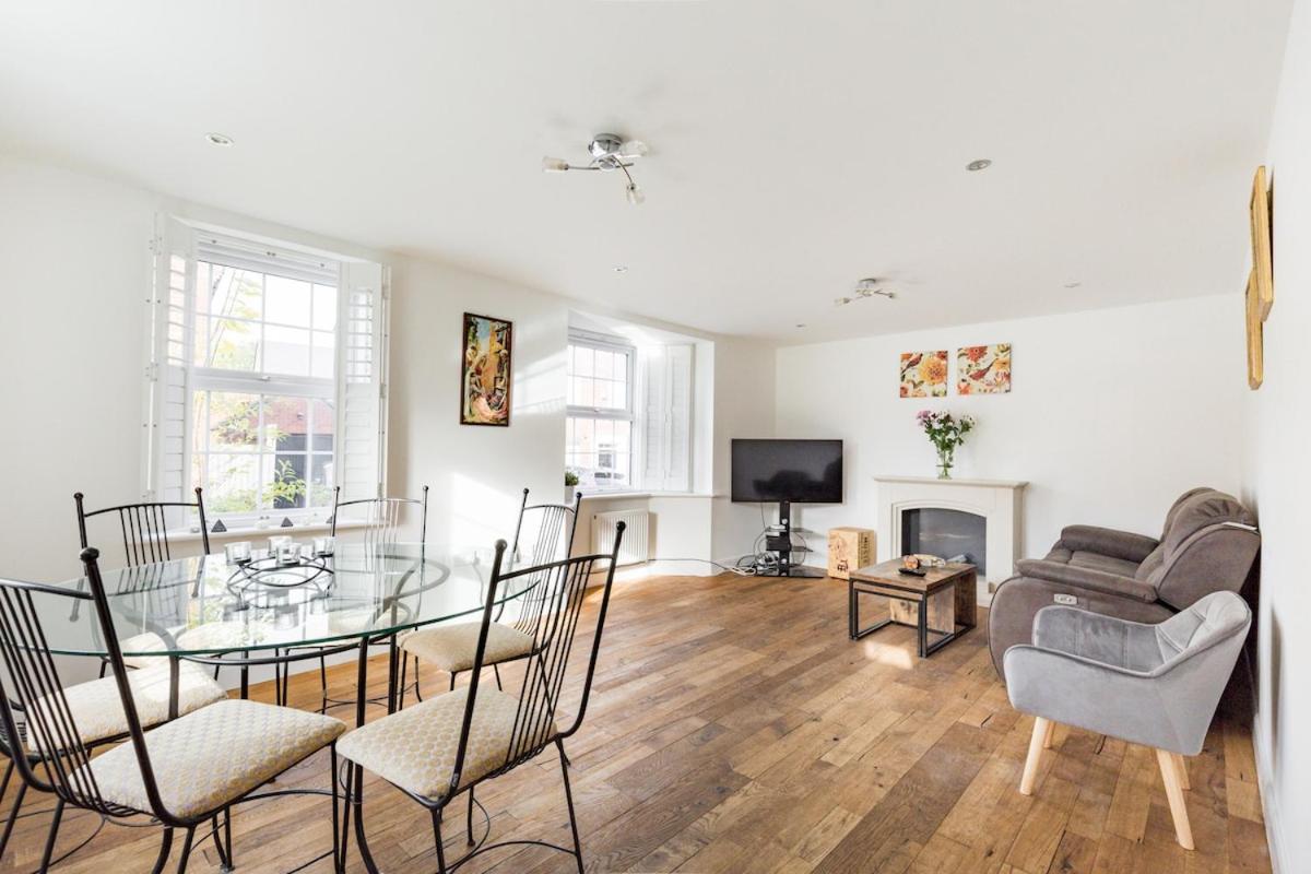 Holiday home Away From French Luxury In Birmingham